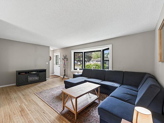 5th image of 2041 Emerald Ln