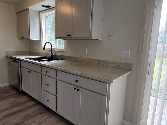 5th image of 4560 Sean St