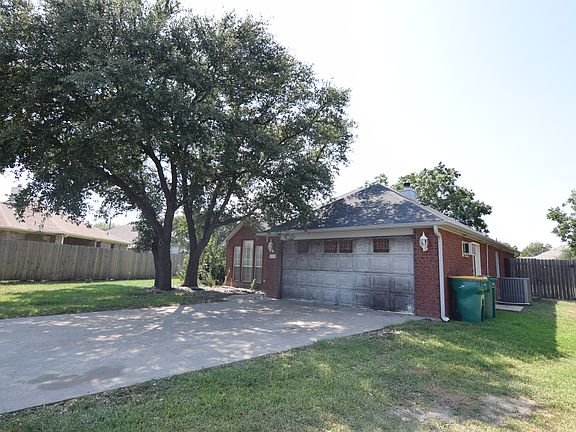 2nd image of 3113 Red Oak Dr