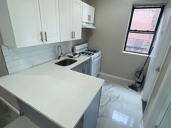 4th image of 410 N 5th St #404