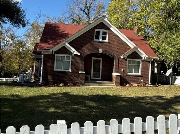 1010 Lincoln Park Dr, Decatur, IL 62522