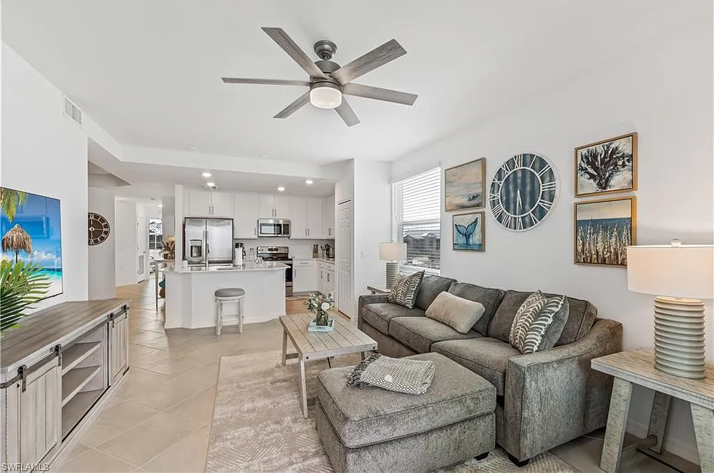 3 bed, 2.0 bath, 1301 sqft, $6,500 — Photo 2