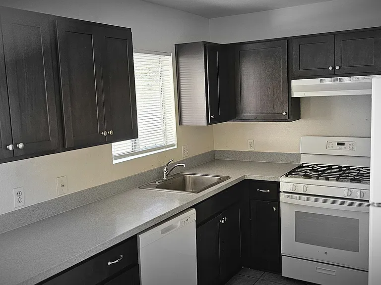 715 S Skyline Way #B — Photo 5