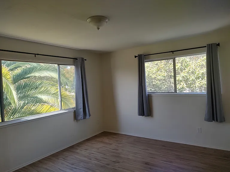 8001 Bancroft Ave #D — Photo 11