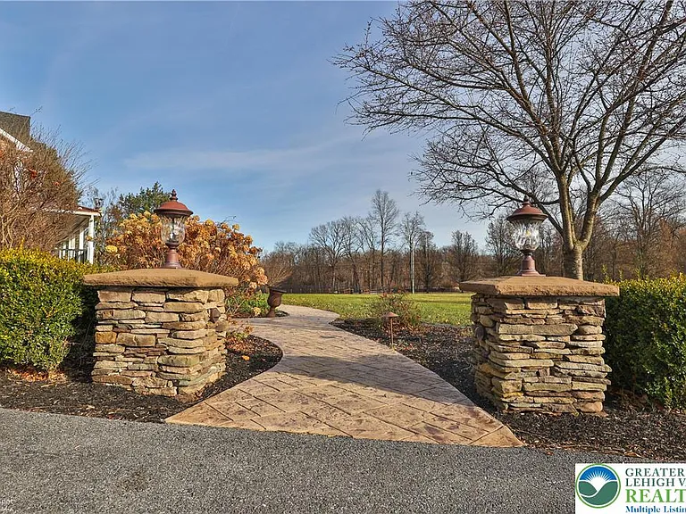 284 Walker Rd — Photo 24