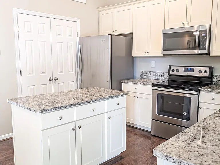 21530 Warwick Ct — Photo 9