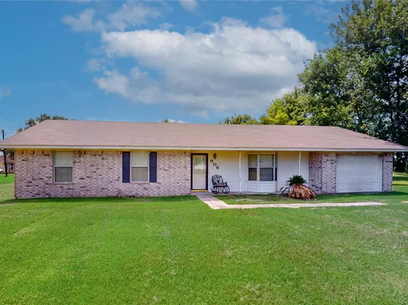 906 Waco St, Dayton, TX 77535