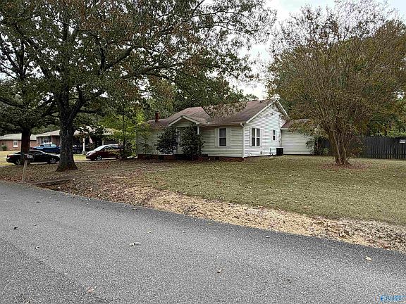 2nd image of 307 Aderholt St