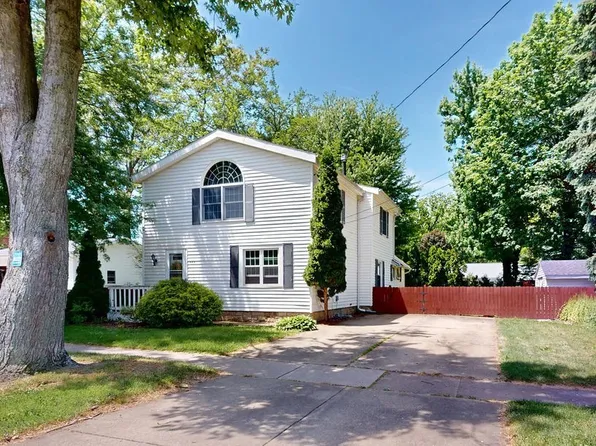 225 N 4th St, Lewiston, NY 14092