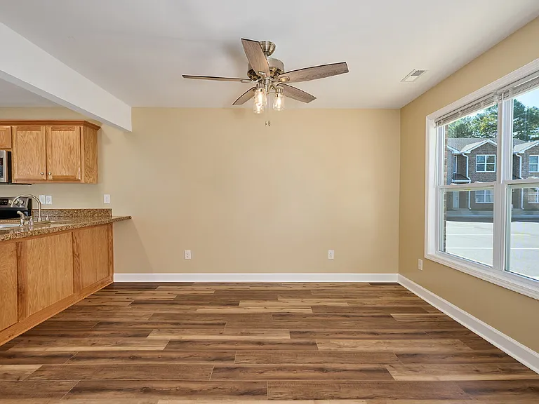 361 Crescent Dr #5 — Photo 3
