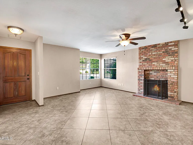229 E Anderson Ave — Photo 8