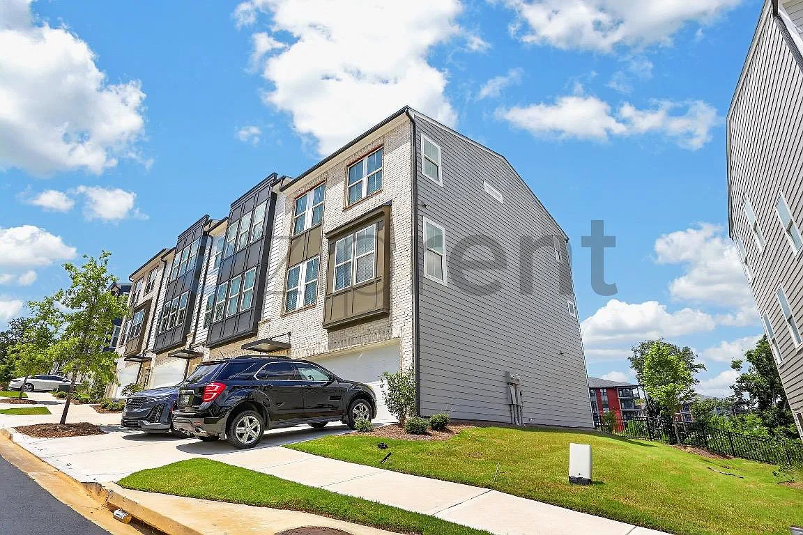4 bed, 3.5 bath, 2425 sqft, $2,945 — Photo 3