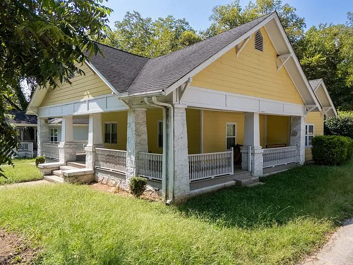 4 bed, 2.5 bath, 2707 sqft, $2,149 — Photo 3