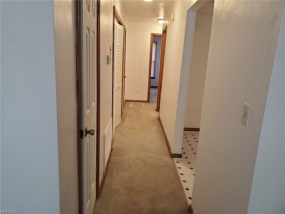 3rd image of 919 Wickford Dr