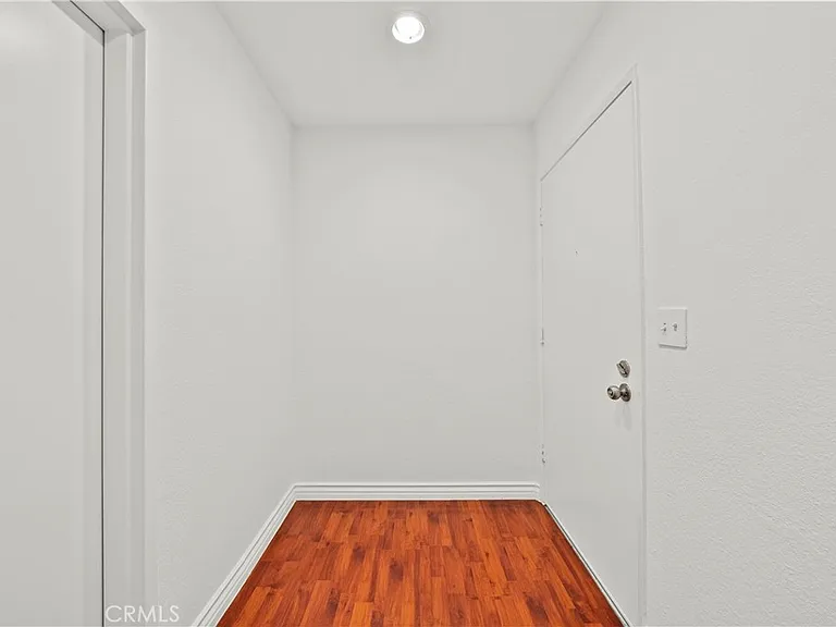 22117 Burbank Blvd #5 — Photo 5