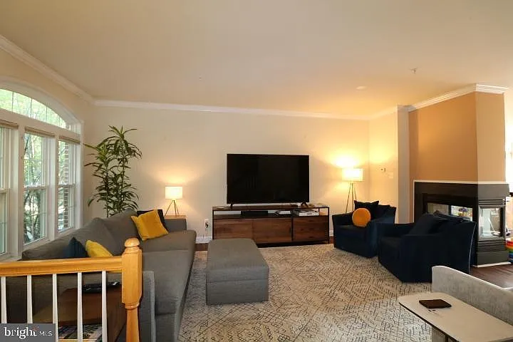308 Garden View Sq — Photo 2