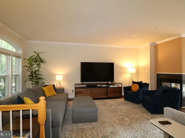 308 Garden View Sq, Rockville, MD 20850
