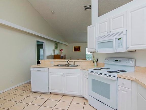4th image of 10526 Alvarado Ct #0