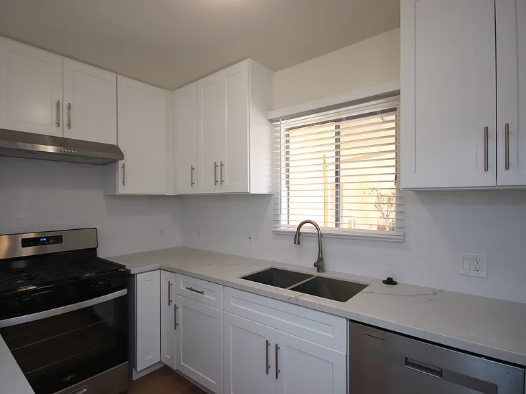 1170 Huntington Dr #A8 — Photo 8