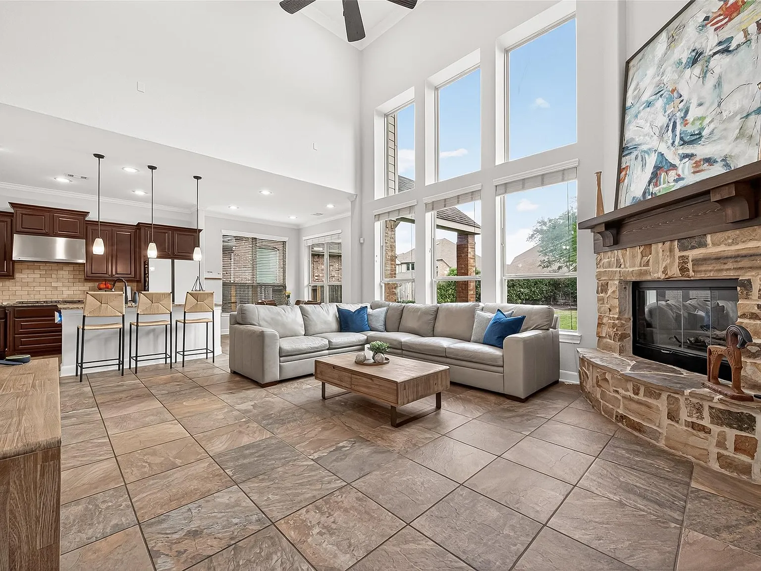 4 bed, 3.0 bath, 2815 sqft, $3,300 — Photo 1