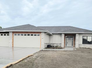 1229 W Lakeway Ct, Andover, KS 67002