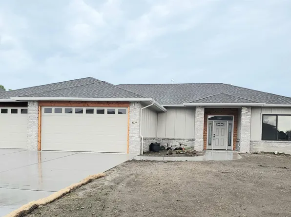 1229 W Lakeway Ct, Andover, KS 67002