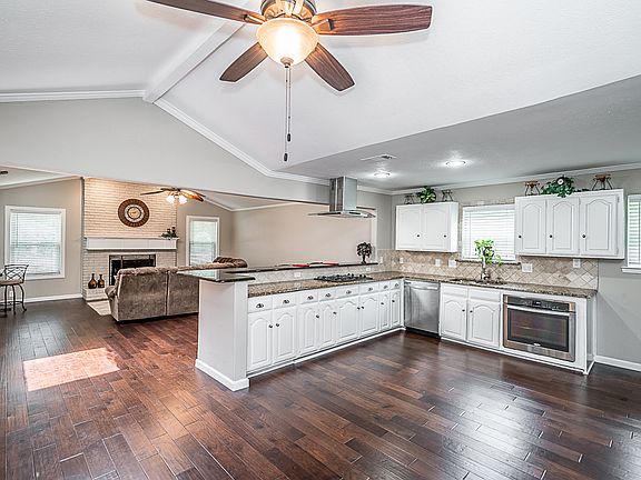 2nd image of 3401 Parkhaven Dr
