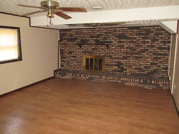 2nd image of 3308 Villa Ln