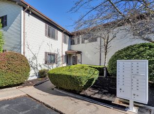 17 Cleveland Pl APT 27, Gloucester, MA 01930