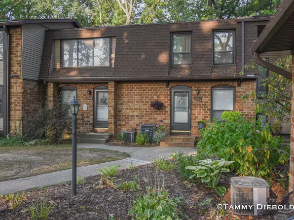 2563 Chatham Woods Dr SE #17, Grand Rapids, MI 49546