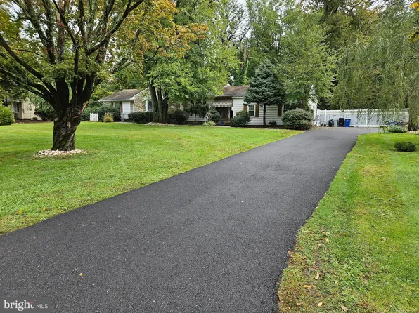 18 Ravine Rd, Trenton, NJ 08628