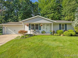 4053 Yorkwoods Ln NW, Comstock Park, MI 49321