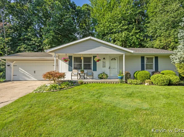 4053 Yorkwoods Ln NW, Comstock Park, MI 49321