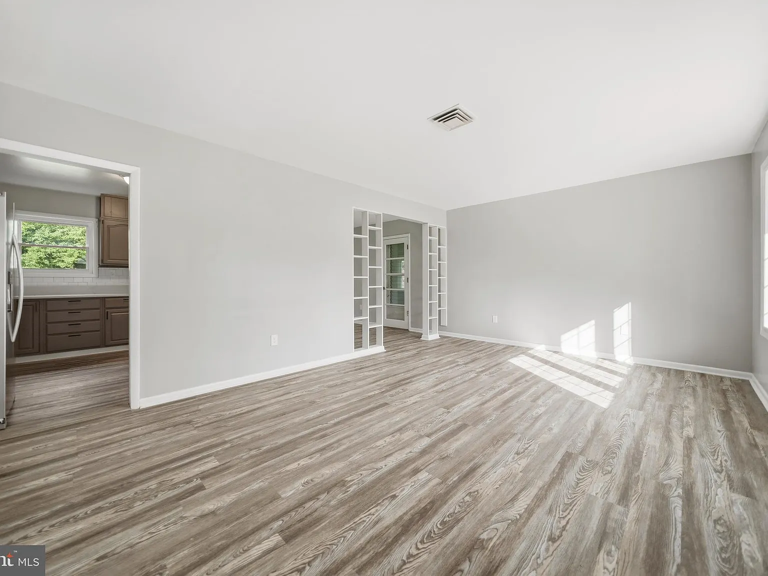 4 bed, 1819 sqft, $3,499 — Photo 4