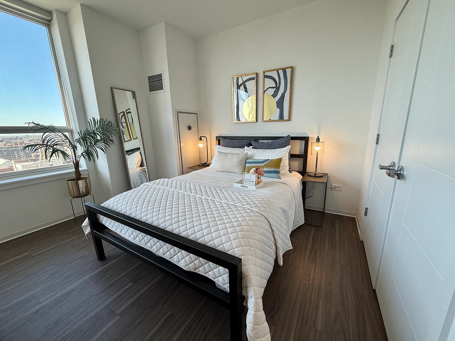 Studio, 565 sqft, $2,581 — Photo 2