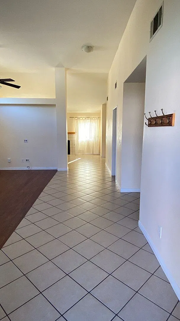 East Palmdale Home — Photo 2
