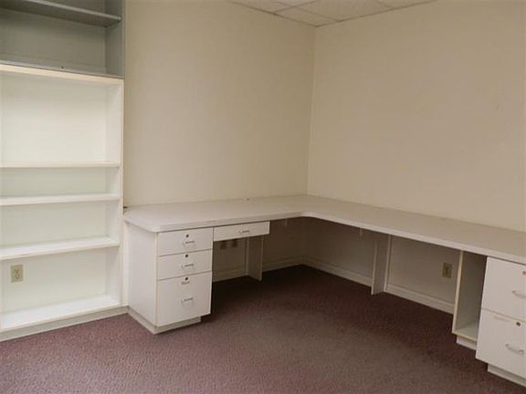 5th image of 1079 W 23rd St