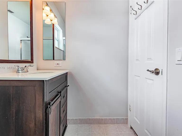 505 Heron Dr — Photo 31