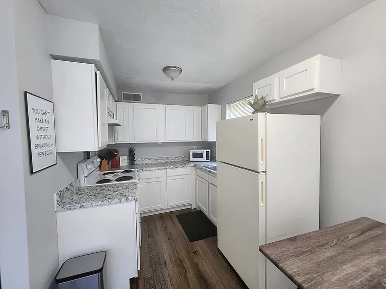 917 Oakview Ave — Photo 9