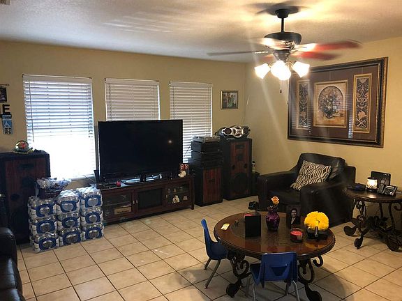 3rd image of 409 Campanario Ln