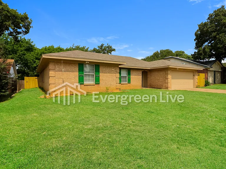 2417 Meadow Vw — Photo 2