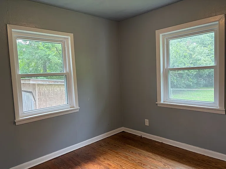 733 Putnam Dr — Photo 9