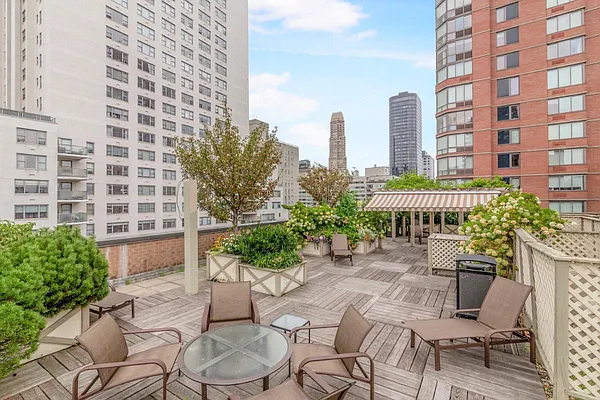 Rented by Level Group | media 59