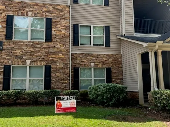 5303 Fairington Club Dr, Lithonia, GA 30038