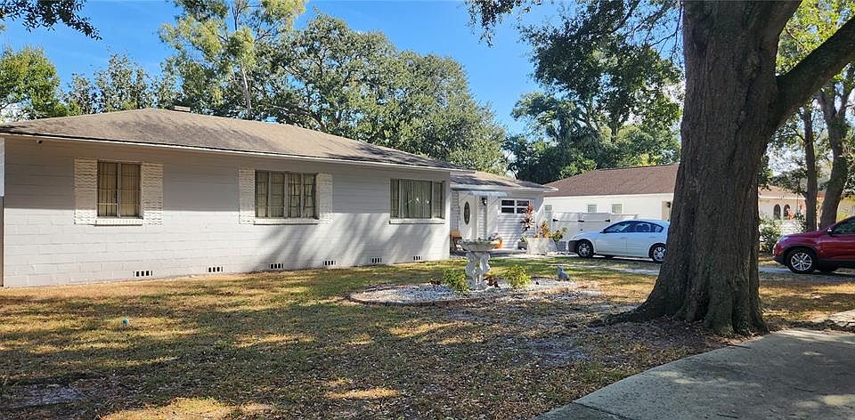 1st image of 627 Holly Pl