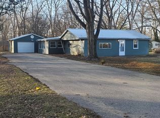1203 McDougal Rd, Mahomet, IL 61853