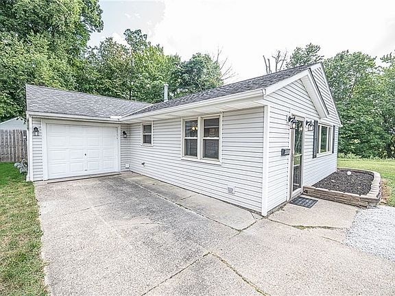 2nd image of 4885 Robinwood Dr