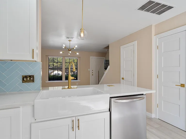 11901 Swearingen Dr #105 — Photo 10