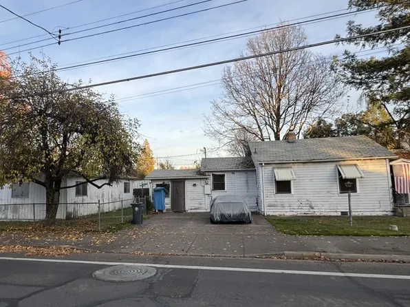 1052 W 12th St, Medford, OR 97501