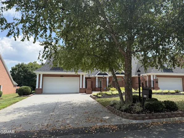 1035 Fine Glen Dr, Sevierville, TN 37862